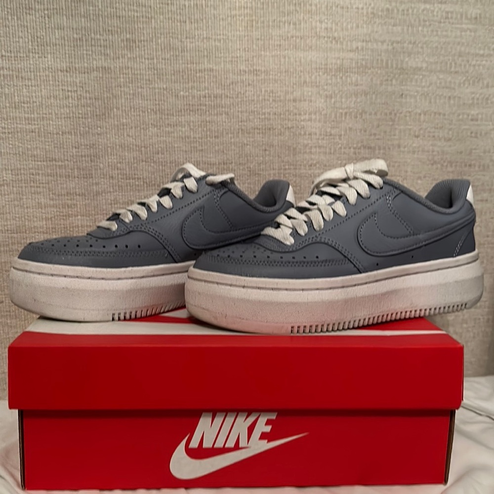 Nike court vision Alta LTR - Size 6 women US